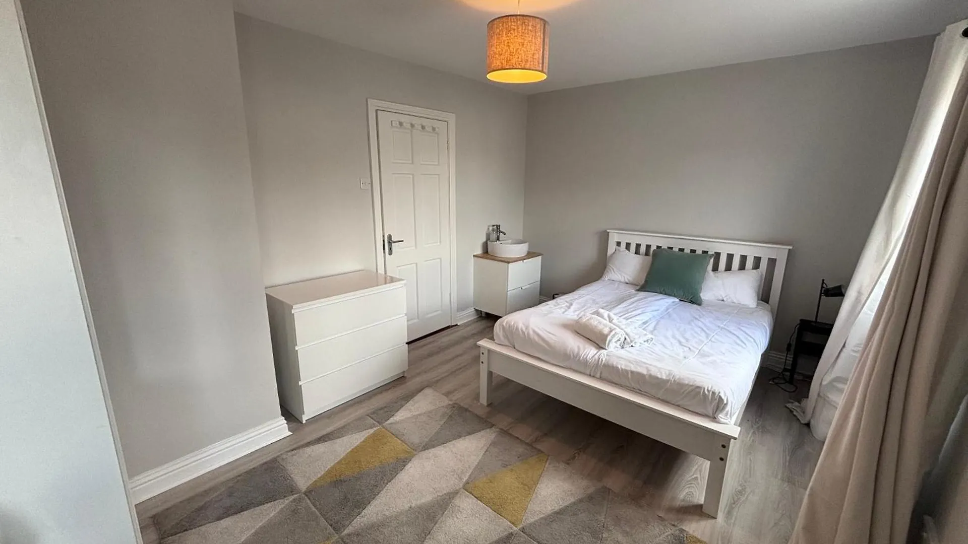 Central, Comfortable And Spacious 4 Bed Duplex Dublin Ireland